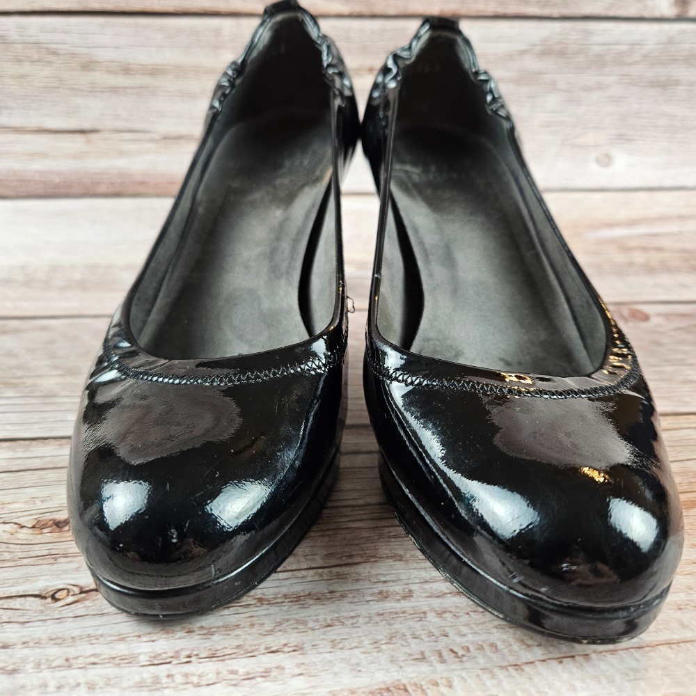 Stuart Weitzman Women's Black Patent Elastic Edge Platform Heels, size 6.5 - Picture 2 of 8